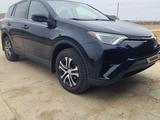 Toyota RAV4 2018 года за 9 200 000 тг. в Атырау – фото 5