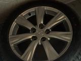 Lexus Gs ORIGINAL r17 с зимней резиной шипы КОМПЛЕКТ за 320 000 тг. в Балхаш – фото 2