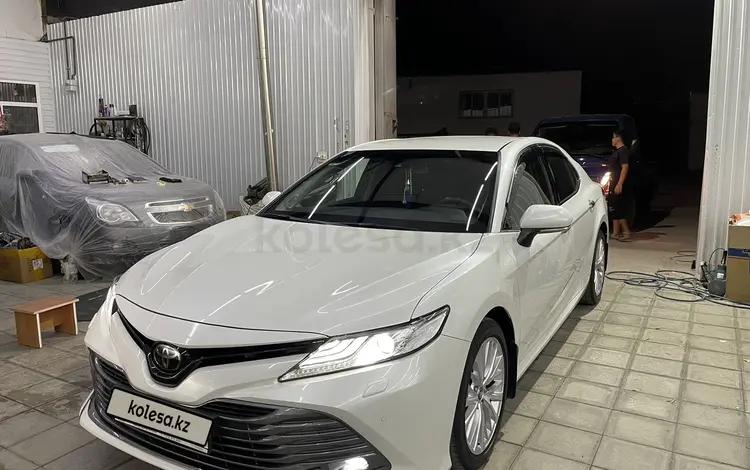 Toyota Camry 2018 года за 14 800 000 тг. в Шымкент