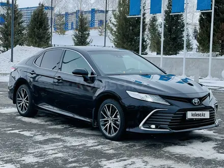 Toyota Camry 2021 года за 16 900 000 тг. в Усть-Каменогорск – фото 2