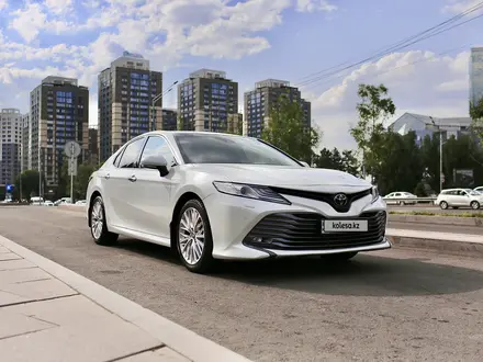 Toyota Camry 2020 года за 15 500 000 тг. в Алматы