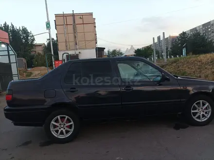 Volkswagen Vento 1993 года за 1 450 000 тг. в Алматы – фото 4