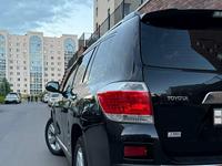 Toyota Highlander 2013 годаfor13 500 000 тг. в Астана