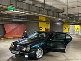 Mercedes-Benz E 320 1999 года за 4 400 000 тг. в Алматы – фото 2