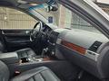 Volkswagen Touareg 2007 годаfor5 000 000 тг. в Алматы – фото 10