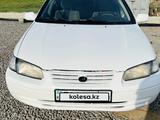 Toyota Camry 1999 годаүшін3 350 000 тг. в Актобе – фото 2