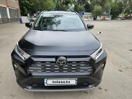 Toyota RAV4 2021 года за 23 500 000 тг. в Алматы