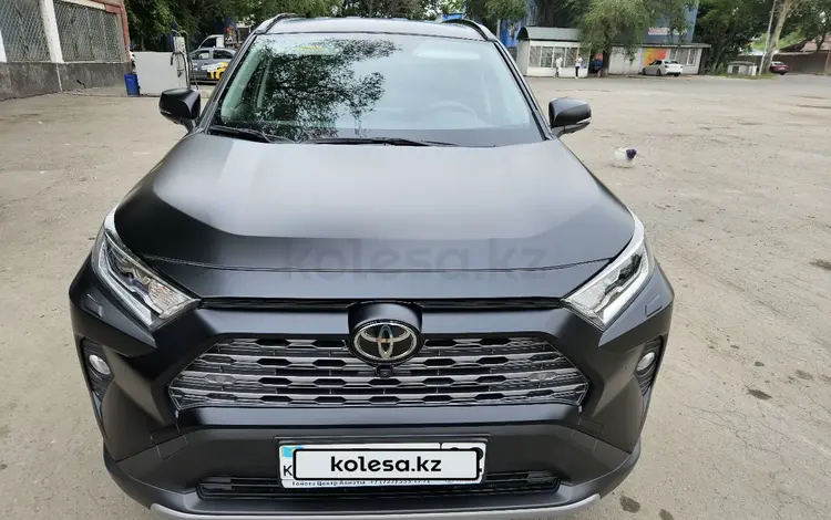 Toyota RAV4 2021 года за 22 500 000 тг. в Алматы