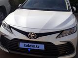 Toyota Camry 2022 года за 16 800 000 тг. в Актау