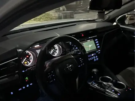 Toyota Camry 2018 года за 14 000 000 тг. в Жанаозен – фото 4