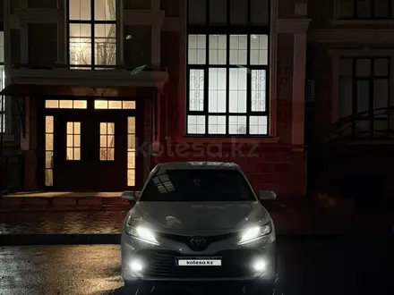 Toyota Camry 2018 года за 14 000 000 тг. в Жанаозен – фото 7