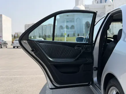 Mercedes-Benz E 320 2001 года за 6 000 000 тг. в Шымкент – фото 13