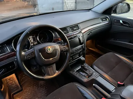 Skoda Superb 2013 года за 6 600 000 тг. в Семей – фото 7