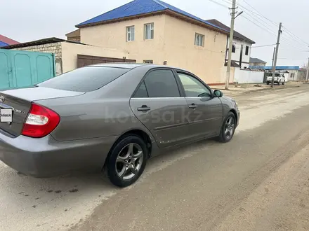 Toyota Camry 2003 года за 3 000 000 тг. в Актау – фото 2