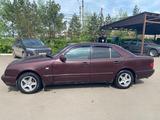 Mercedes-Benz E 200 1996 года за 1 650 000 тг. в Петропавловск – фото 2