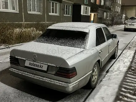 Mercedes-Benz E 260 1993 года за 1 500 000 тг. в Усть-Каменогорск