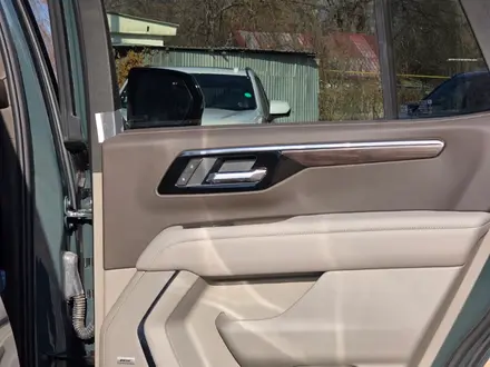 Chevrolet Tahoe 2025 года за 48 510 000 тг. в Алматы – фото 40