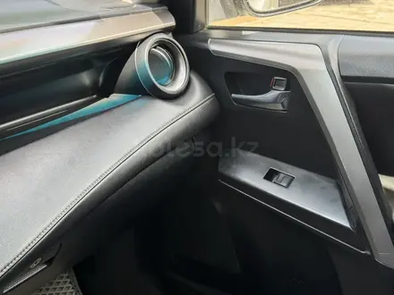 Toyota RAV4 2016 года за 10 650 000 тг. в Уральск – фото 18