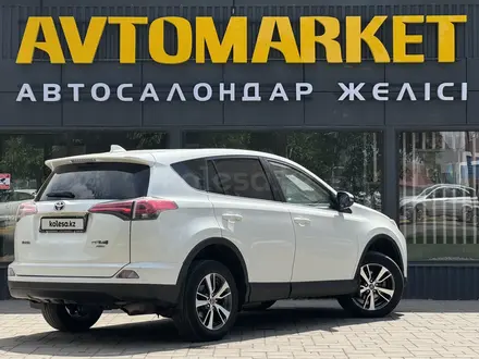 Toyota RAV4 2016 года за 10 650 000 тг. в Уральск – фото 3