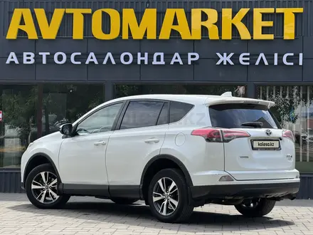 Toyota RAV4 2016 года за 10 650 000 тг. в Уральск – фото 4