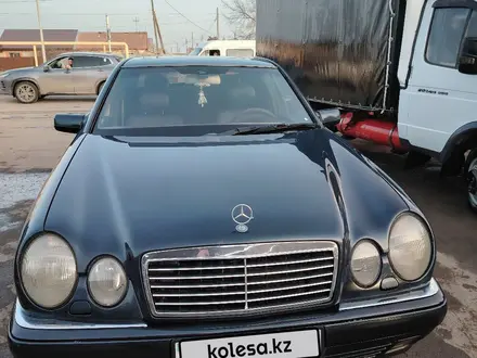 Mercedes-Benz E 230 1995 года за 2 700 000 тг. в Рудный – фото 4