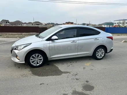 Hyundai Accent 2020 года за 7 000 000 тг. в Атырау – фото 2