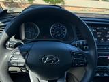 Hyundai Elantra 2019 года за 7 500 000 тг. в Актау – фото 4