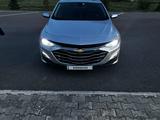 Chevrolet Malibu 2019 года за 13 500 000 тг. в Астана – фото 2