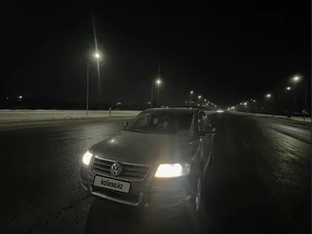 Volkswagen Touareg 2005 года за 4 000 000 тг. в Астана