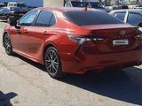 Toyota Camry 2021 года за 8 000 000 тг. в Актобе – фото 5