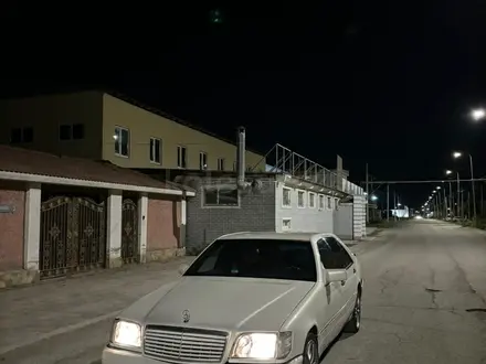 Mercedes-Benz S 320 1994 года за 2 500 000 тг. в Атырау – фото 2