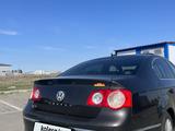 Volkswagen Passat 2005 года за 3 500 000 тг. в Астана – фото 3
