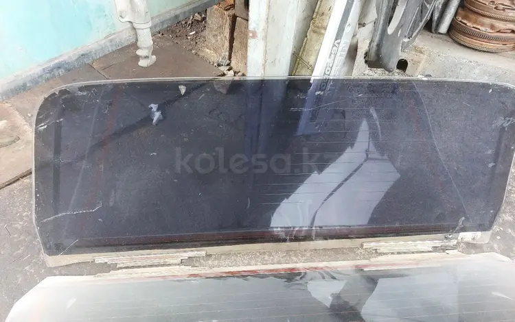 Стекло на крышку багажника за 23 000 тг. в Алматы