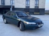 Toyota Camry 1998 года за 3 200 000 тг. в Шымкент – фото 2