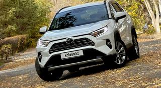 Toyota RAV4 2020 года за 17 500 000 тг. в Караганда