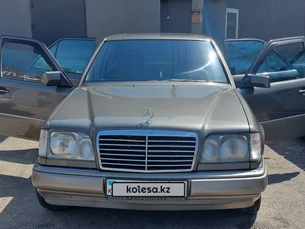 Mercedes-Benz E 220 1993 года за 3 700 000 тг. в Сарыагаш – фото 7