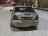 Mercedes-Benz C 240 2002 года за 2 500 000 тг. в Жезказган – фото 2