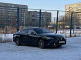 Lexus ES 250 2022 годаfor27 000 000 тг. в Семей