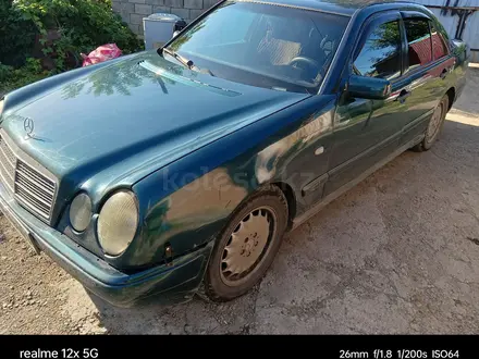 Mercedes-Benz E 200 1996 года за 1 650 000 тг. в Усть-Каменогорск – фото 2