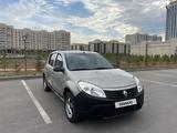 Renault Sandero 2013 годаүшін3 100 000 тг. в Астана – фото 2