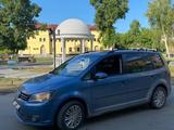 Volkswagen Touran 2010 года за 3 000 000 тг. в Усть-Каменогорск – фото 2