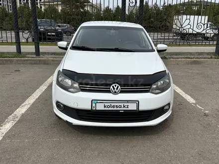 Volkswagen Polo 2015 года за 3 900 000 тг. в Астана – фото 2