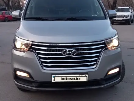 Hyundai Starex 2018 года за 16 500 000 тг. в Алматы – фото 2