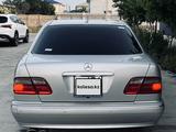 Mercedes-Benz E 320 2001 года за 4 700 000 тг. в Актау – фото 2