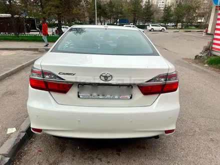 Toyota Camry 2017 года за 9 800 000 тг. в Алматы – фото 3