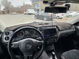 Volkswagen Tiguan 2012 года за 9 500 000 тг. в Атырау – фото 5