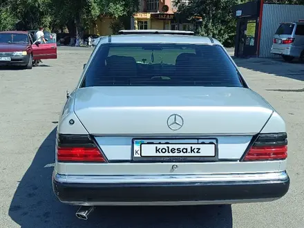 Mercedes-Benz E 200 1992 года за 1 500 000 тг. в Тараз – фото 18