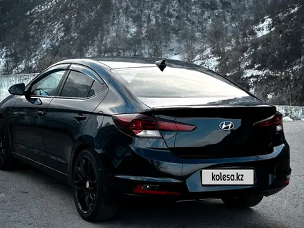 Hyundai Elantra 2019 года за 8 000 000 тг. в Алматы – фото 11