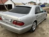 Mercedes-Benz E 230 1998 годаүшін2 300 000 тг. в Атырау – фото 4