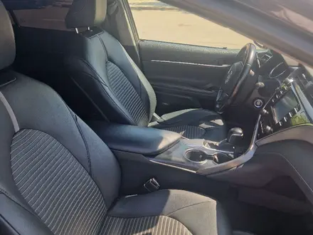 Toyota Camry 2018 года за 12 100 000 тг. в Алматы – фото 8